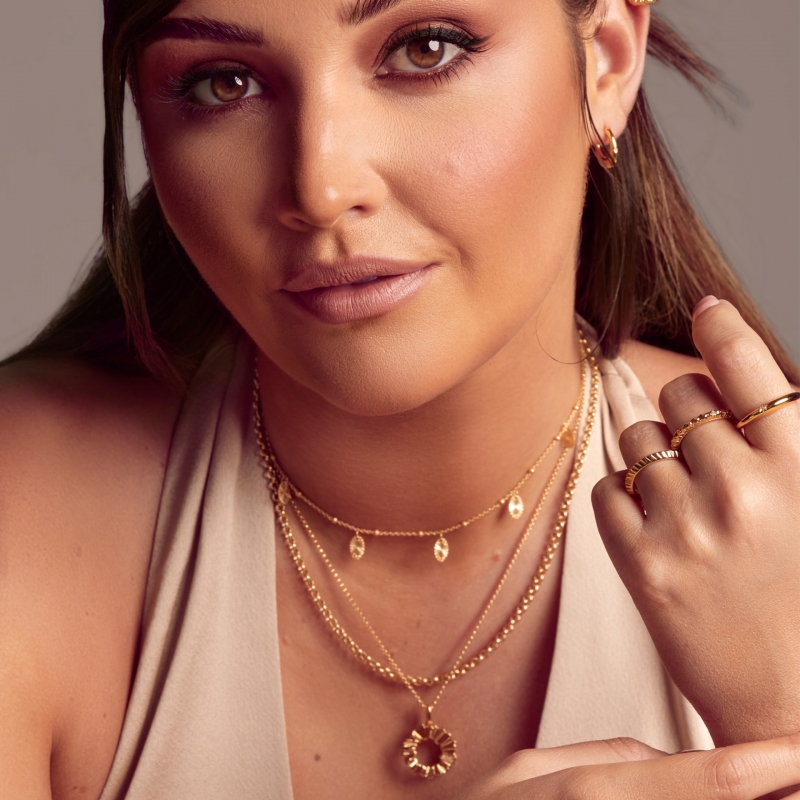 https://bo.clicclacshop.com/FileUploads/produtos/joias/mulher/colares/colar-mulher-hot-diamonds-believe-small-dp841-1.jpg